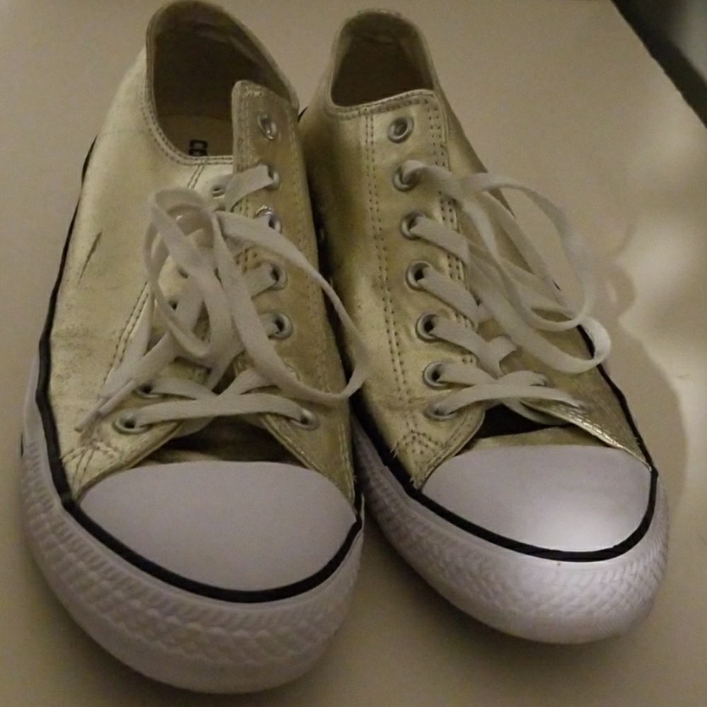 Converse gold metalic size 12